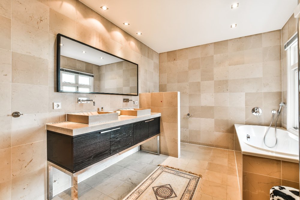 Salle de bain beige et gris pour une décoration harmonieuse et moderne