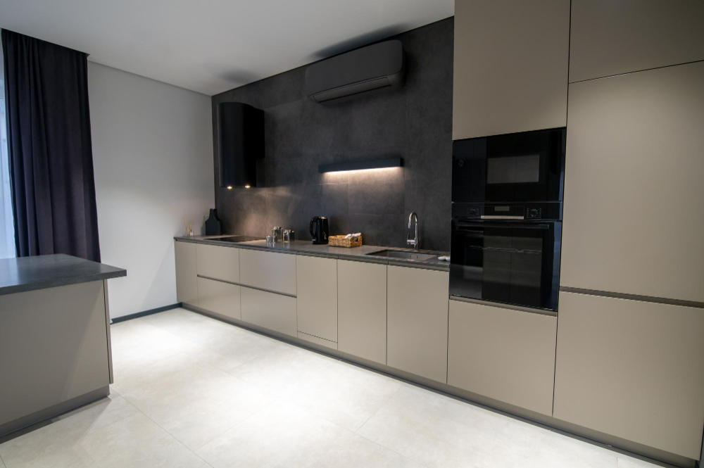 Cuisine taupe et gris anthracite pour une décoration moderne
